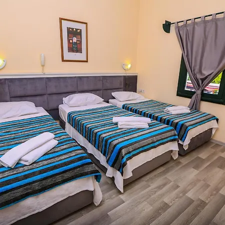Bleu Nuit + Hotel