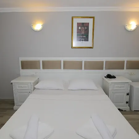 Bleu Nuit + Hotel